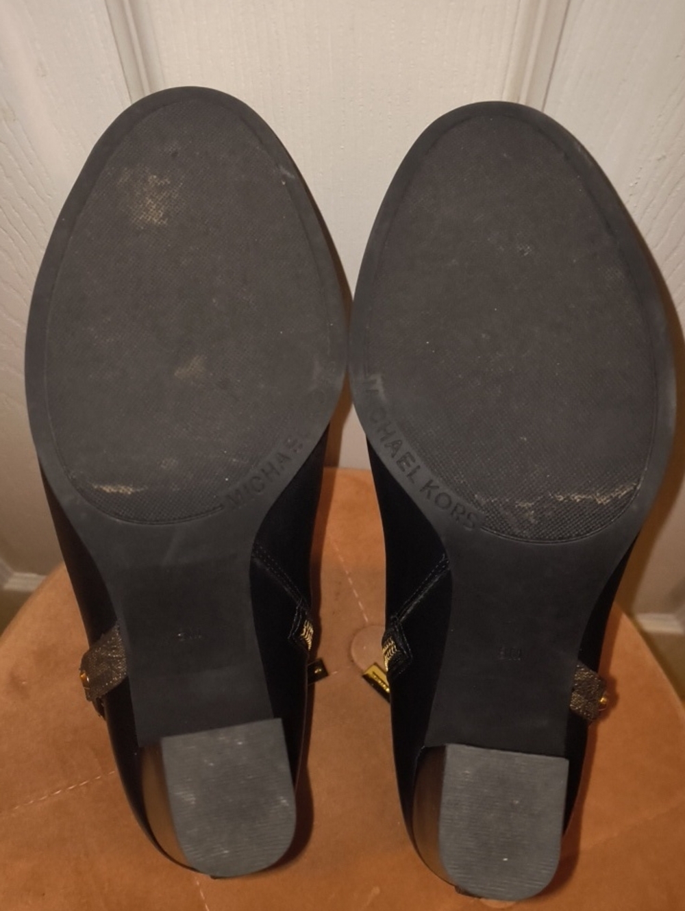 Michael Kors Preston Studded Leather Ankle Boots Size 8 - Picture 8 of 8